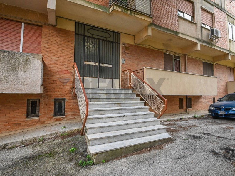 Quadrilocale in Vendita a Caltagirone, 39'000&euro;, 93 m², con Box