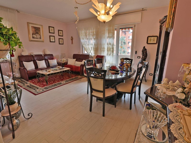 Quadrilocale in Vendita a Rho, 285'000&euro;, 130 m²