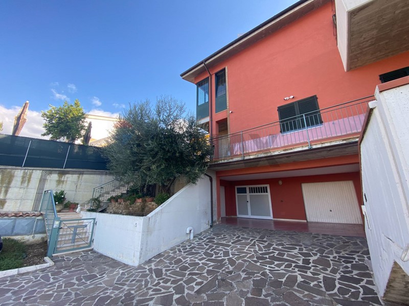 Trilocale in Vendita a Recanati, 180'000&euro;, 100 m²