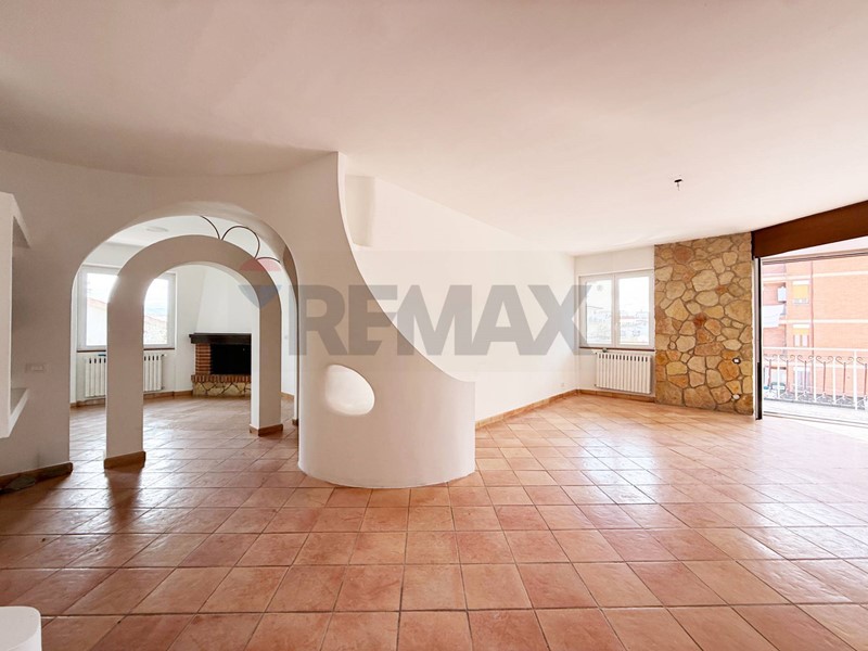 Appartamento in Affitto a Guidonia Montecelio, 1'200&euro;, 185 m²