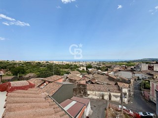 Trilocale in Vendita a Aci Catena, 64'000&euro;, 94 m²