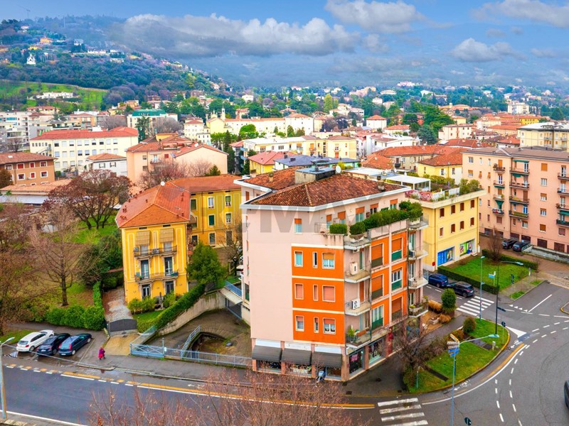 Quadrilocale in Vendita a Brescia, 360'000&euro;, 160 m²