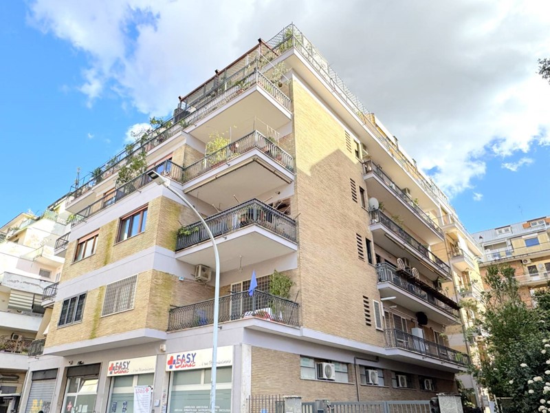 Appartamento in Vendita a Roma, 779'000&euro;, 187 m²