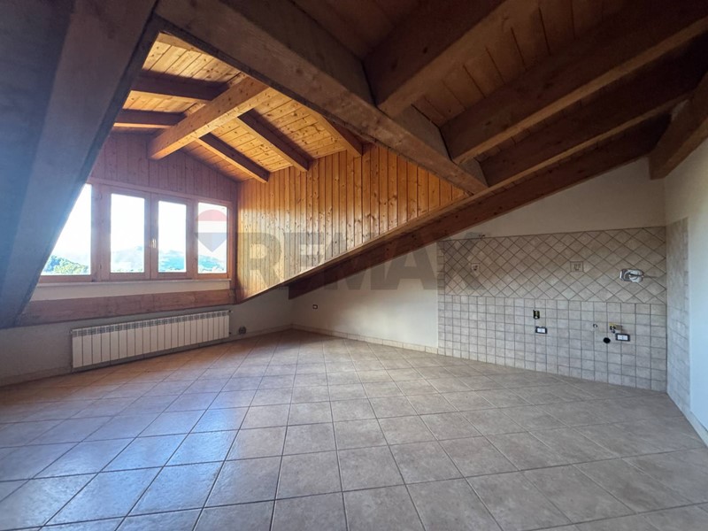 Appartamento in Vendita a Pietramelara, 229'000&euro;, 190 m²