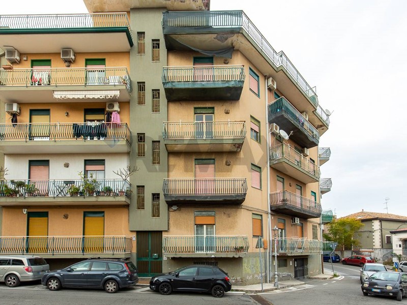 Appartamento in Vendita a Aci Catena, 69'000&euro;, 120 m²
