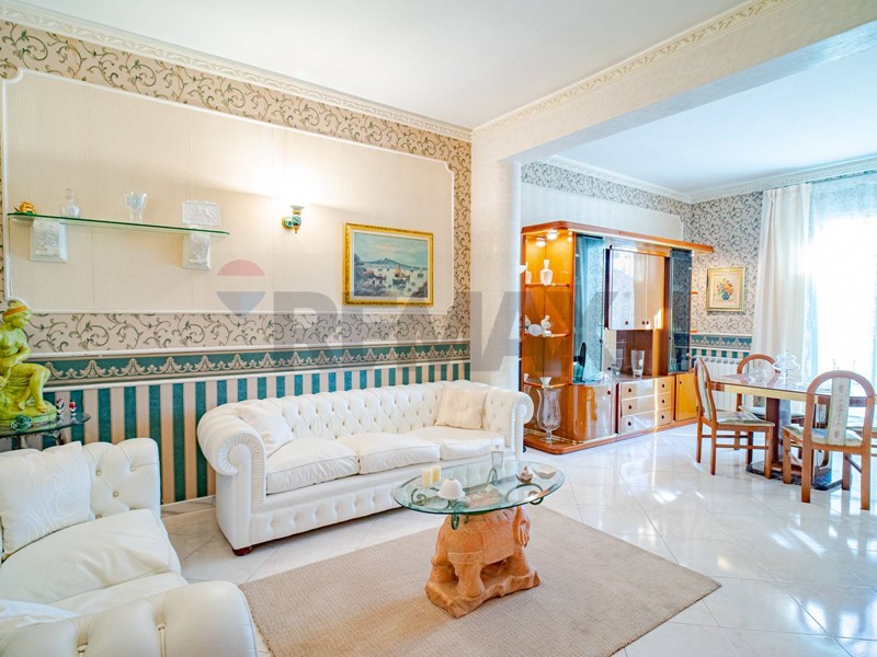 Quadrilocale in Vendita a Paternò, 67'000&euro;, 110 m²