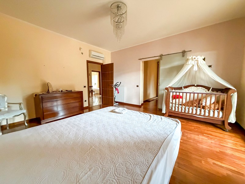 Appartamento in Vendita a Santa Maria Capua Vetere, 300'000&euro;, 260 m², con Box