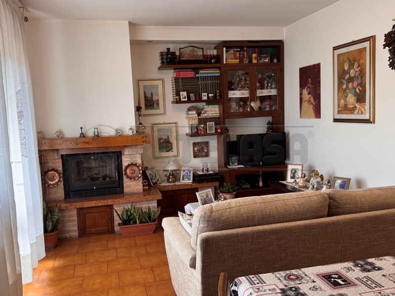 Quadrilocale in Vendita a Mirano, zona Zianigo, 150'000&euro;, 100 m², con Box
