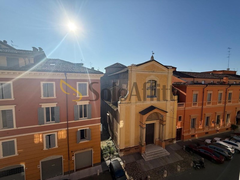 Appartamento in Affitto a Modena, 1'800&euro;, 140 m²