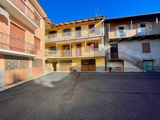 Appartamento in Vendita a Dogliani, 90 m², con Box