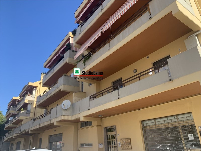 Appartamento in Vendita a Monsampolo del Tronto, 40'000&euro;, 202 m²