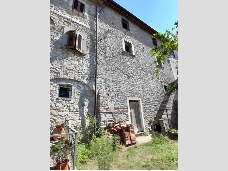 Appartamento in Vendita a Pescaglia, zona Colognora, 19'121&euro;, 213 m²