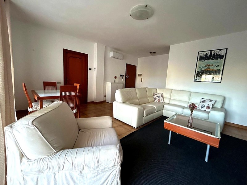 Appartamento in Affitto a La Spezia, 1'200&euro;, 140 m², arredato, con Box