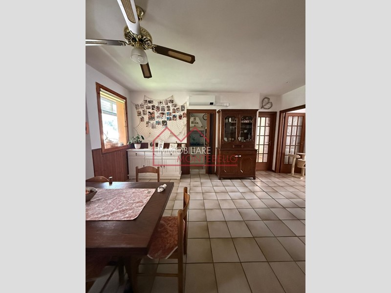 Quadrilocale in Vendita a Camaiore, zona Vado, 195'000&euro;, 110 m², arredato