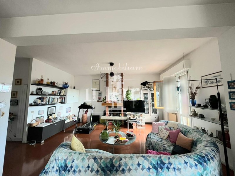 Quadrilocale in Vendita a Campi Bisenzio, 269'000&euro;, 116 m², con Box