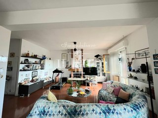 Quadrilocale in Vendita a Campi Bisenzio, 269'000&euro;, 116 m², con Box