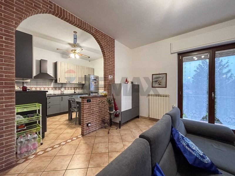 Trilocale in Vendita a Saltrio, 99'000&euro;, 86 m²