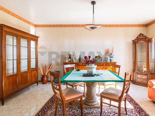 Appartamento in Vendita a Catania, 99'000&euro;, 118 m²