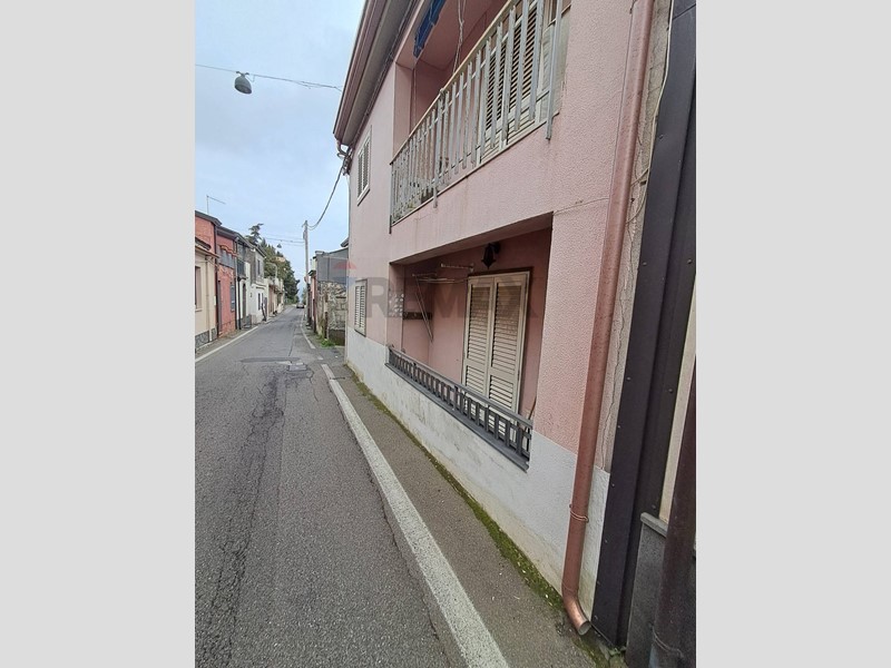 Trilocale in Vendita a Piedimonte Etneo, 55'000&euro;, 64 m²