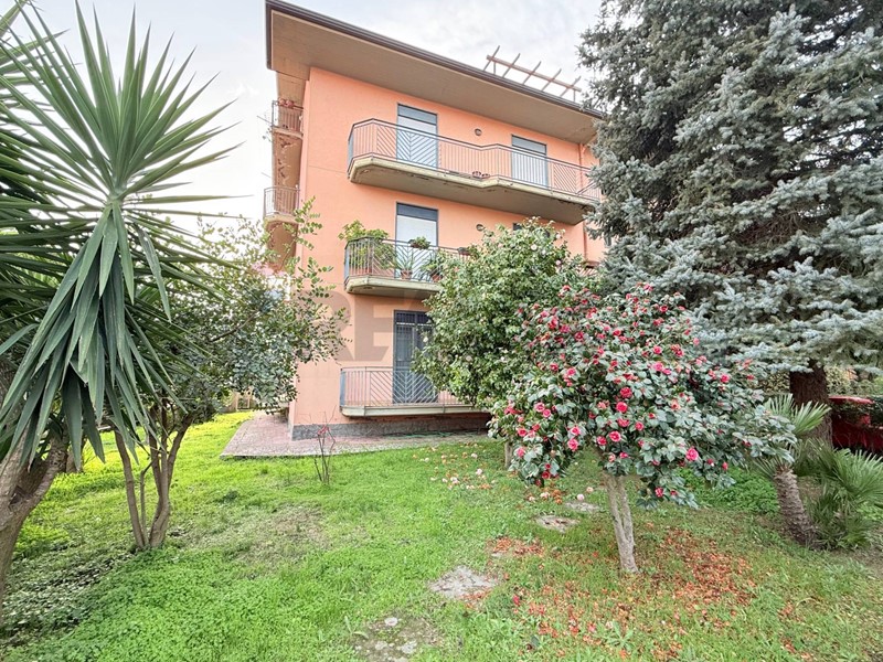 Appartamento in Vendita a Linguaglossa, 119'000&euro;, 138 m²
