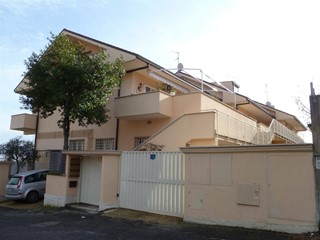 Trilocale in Vendita a Roma, 205'000&euro;, 66 m²