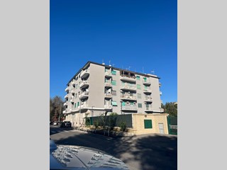 Bilocale in Vendita a Roma, 195'000&euro;, 68 m²