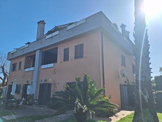 Quadrilocale in Vendita a Roma, 310'000&euro;, 125 m²