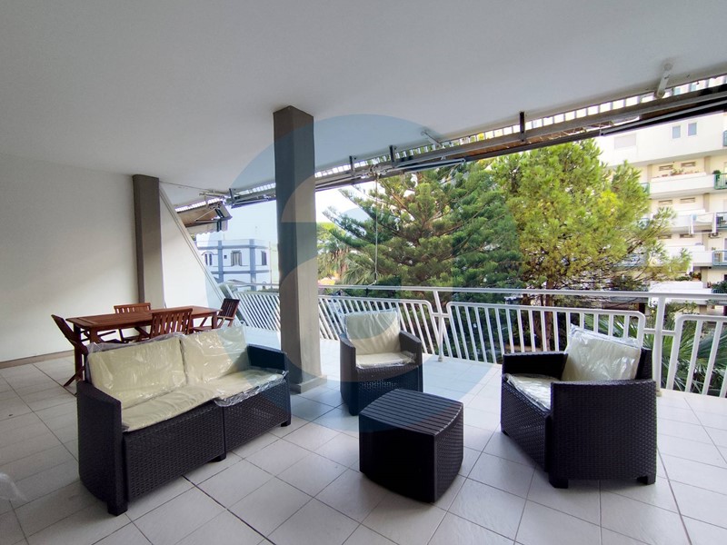 Quadrilocale in Affitto a Bari, 1'250&euro;, 141 m²