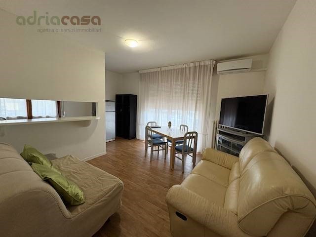 Bilocale in Affitto a Riccione, 2'333&euro;, 50 m²