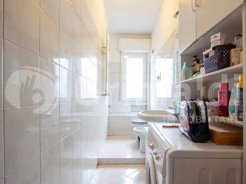 Bilocale in Vendita a Limbiate, 85'000&euro;, 56 m², con Box