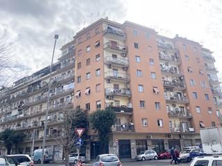 Bilocale in Vendita a Roma, 289'000&euro;, 85 m²