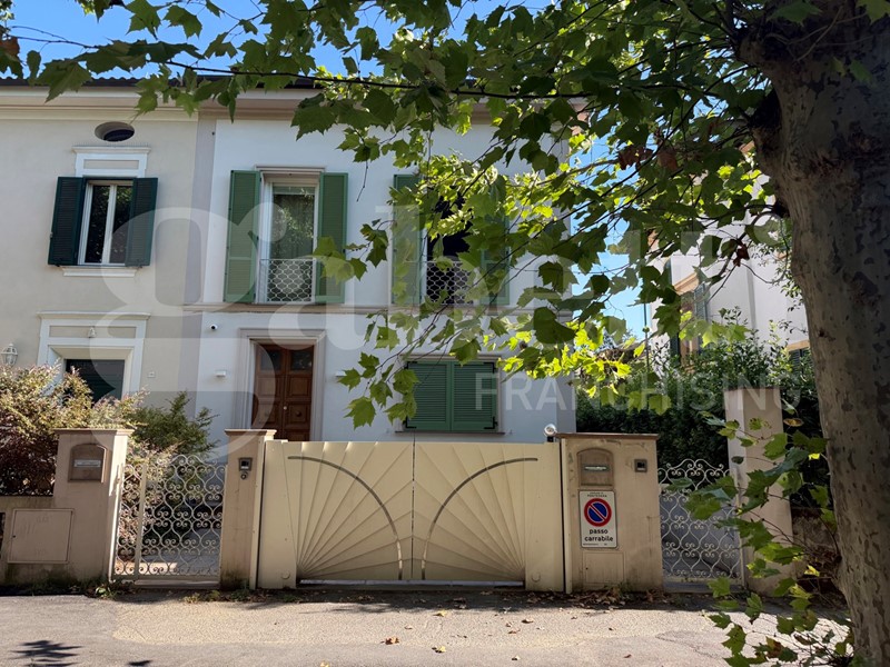 Appartamento in Vendita a Pontedera, 350'000&euro;, 150 m²