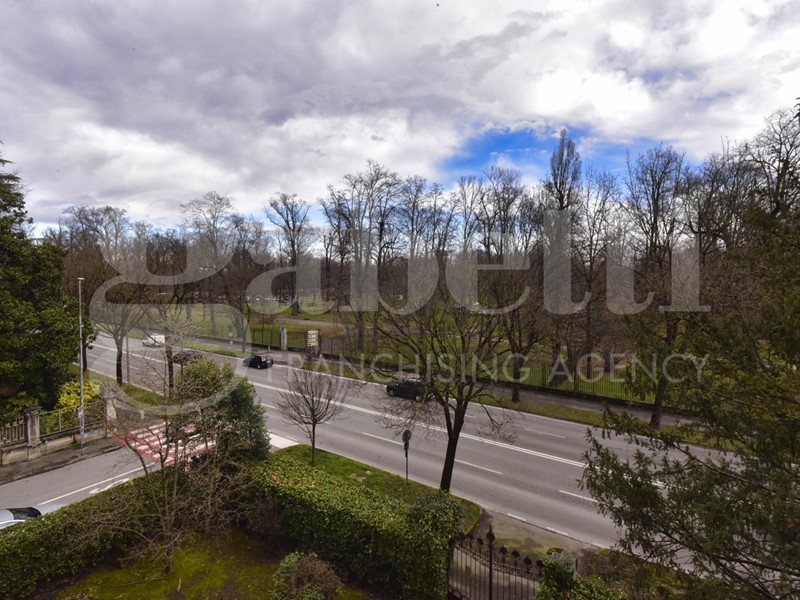 Appartamento in Vendita a Monza, 700'000&euro;, 200 m², con Box