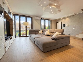 Attico in Vendita a Abbiategrasso, 295'000&euro;, 160 m²