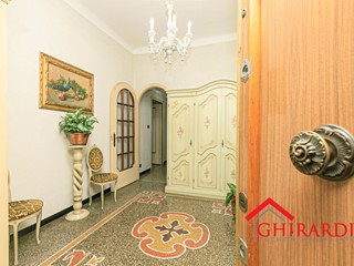 Appartamento in Vendita a Genova, zona Sestri Ponente, 75'000&euro;, 84 m²