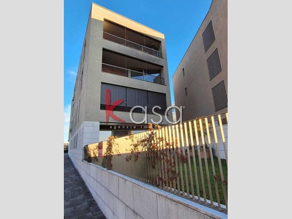 Appartamento in Vendita a Vicenza, 222 m², con Box