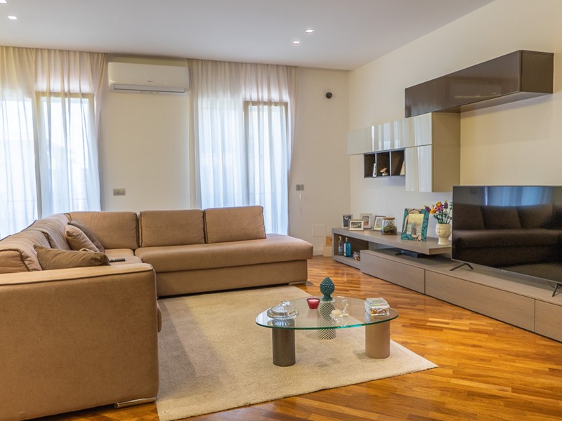 Appartamento in Vendita a Siracusa, zona Tunisi-Grottasanta, 180'000&euro;, 150 m²