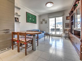 Bilocale in Affitto a Sestri Levante, 70 m², arredato