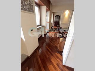 Appartamento in Vendita a Roma, 375'000&euro;, 150 m²