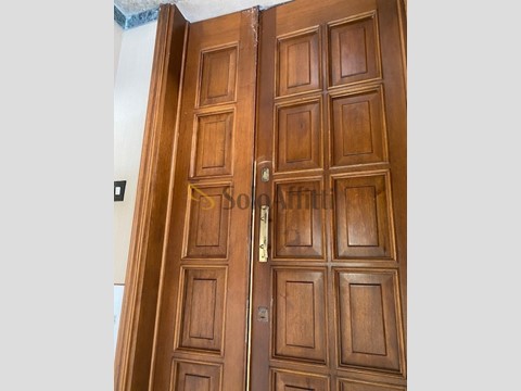 Appartamento in Affitto a Modena, 1'200&euro;, 145 m²