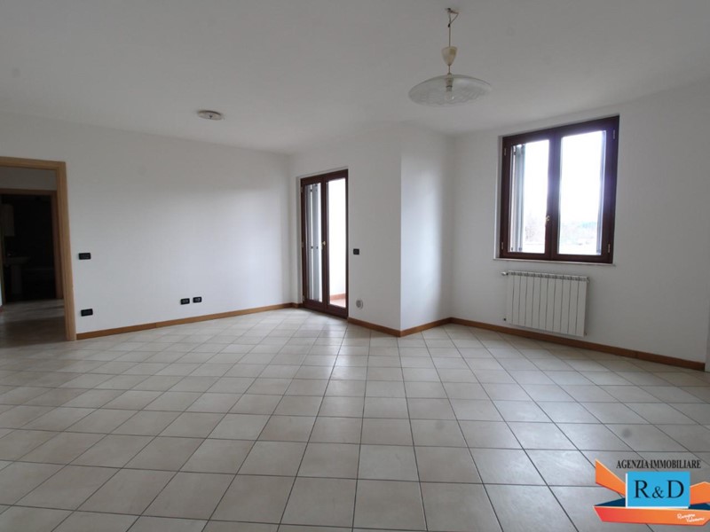 Trilocale in Vendita a Colle di Val D'Elsa, 200'000&euro;, 91 m², con Box