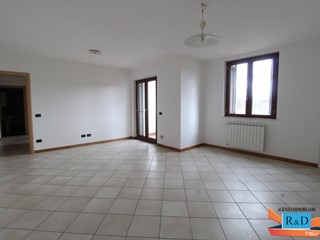 Trilocale in Vendita a Colle di Val D'Elsa, 200'000&euro;, 91 m², con Box