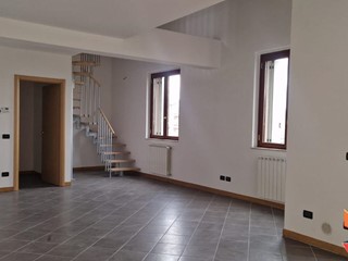 Quadrilocale in Vendita a Colle di Val D'Elsa, 290'000&euro;, 120 m², con Box