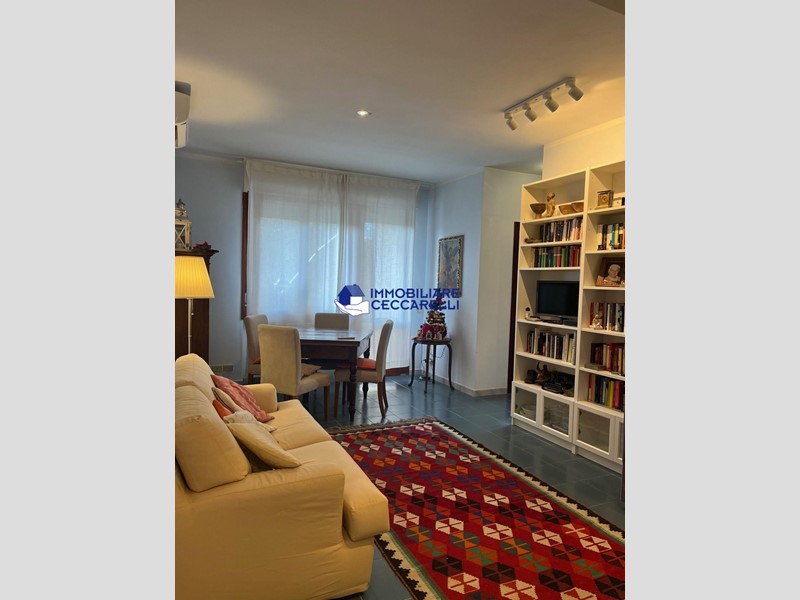 Quadrilocale in Vendita a Massa, zona Ronchi, 250'000&euro;, 65 m²