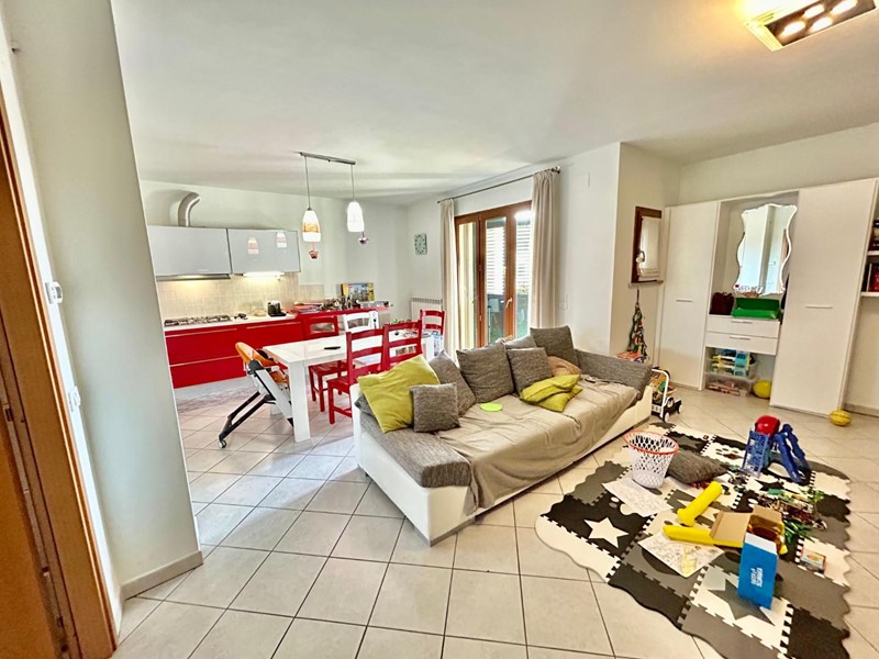 Trilocale in Vendita a Castelfiorentino, zona Petrazzi, 157'000&euro;, 75 m², con Box