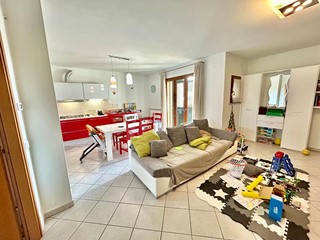 Trilocale in Vendita a Castelfiorentino, zona Petrazzi, 157'000&euro;, 75 m², con Box