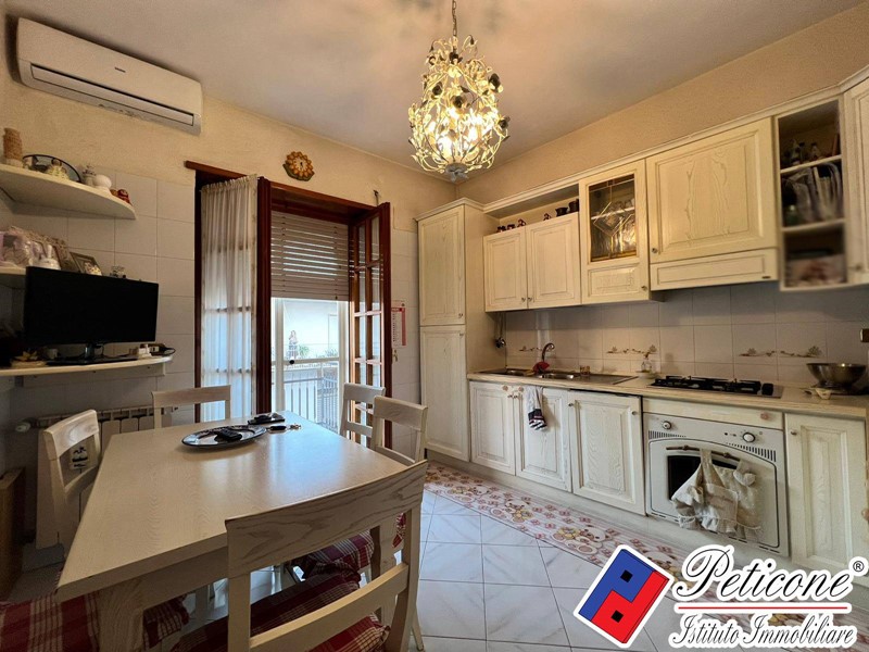 Quadrilocale in Vendita a Fondi, 175'000&euro;, 109 m²