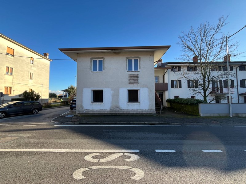 Appartamento in Vendita a San Lorenzo Isontino, 55'000&euro;, 122 m²