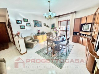 Appartamento in Vendita a Monteprandone, 215'000&euro;, 175 m²