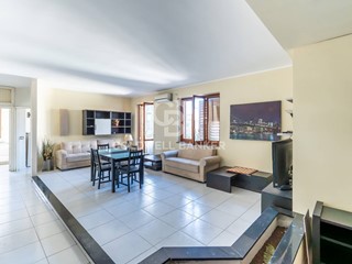 Appartamento in Vendita a Aci Castello, 189'000&euro;, 126 m²